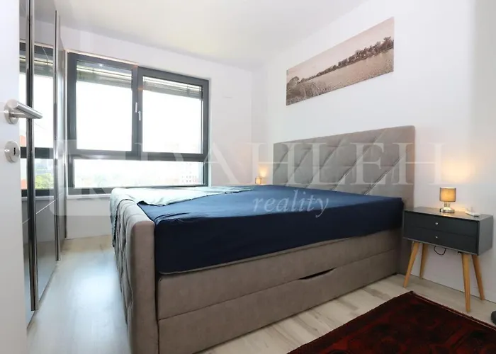 Einpark Fabulous With Private Parking Appartement