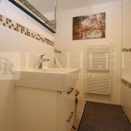 Einpark Fabulous With Private Parking *